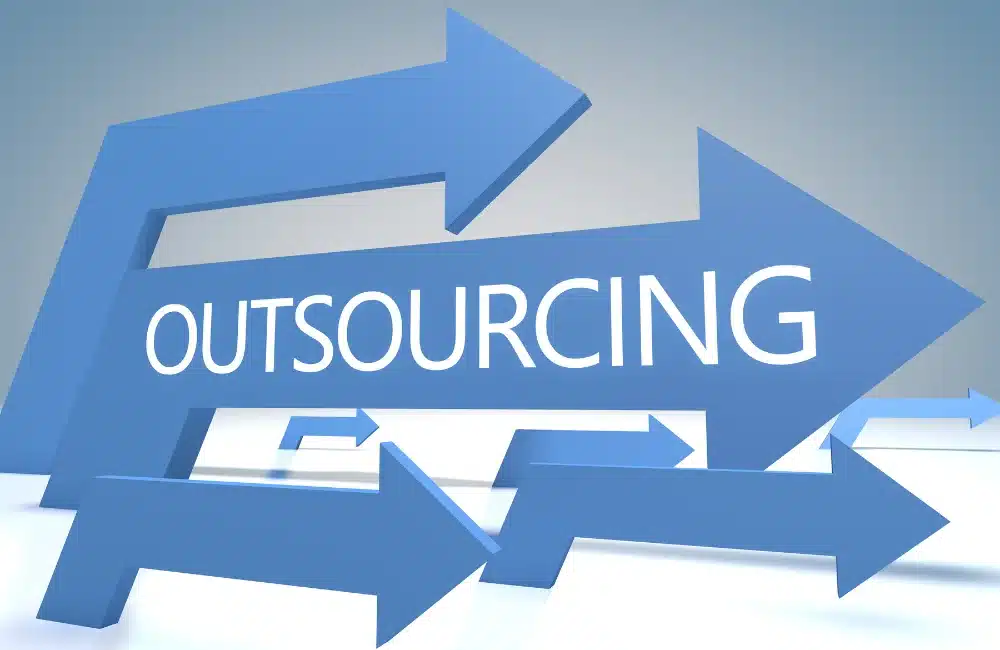 Outsource คืออะไร รวมข้อดีของ Outsourcing